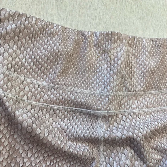 Varley Biona Tight Stone Snake print leggings - Picture 12 of 14